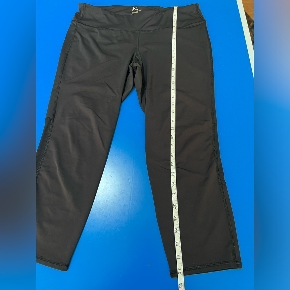 Old Navy Black High-Rise Performance Leggings with Side Pocket